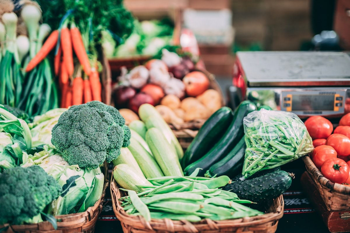 Healthy fats from avocados, nuts, and olive oil